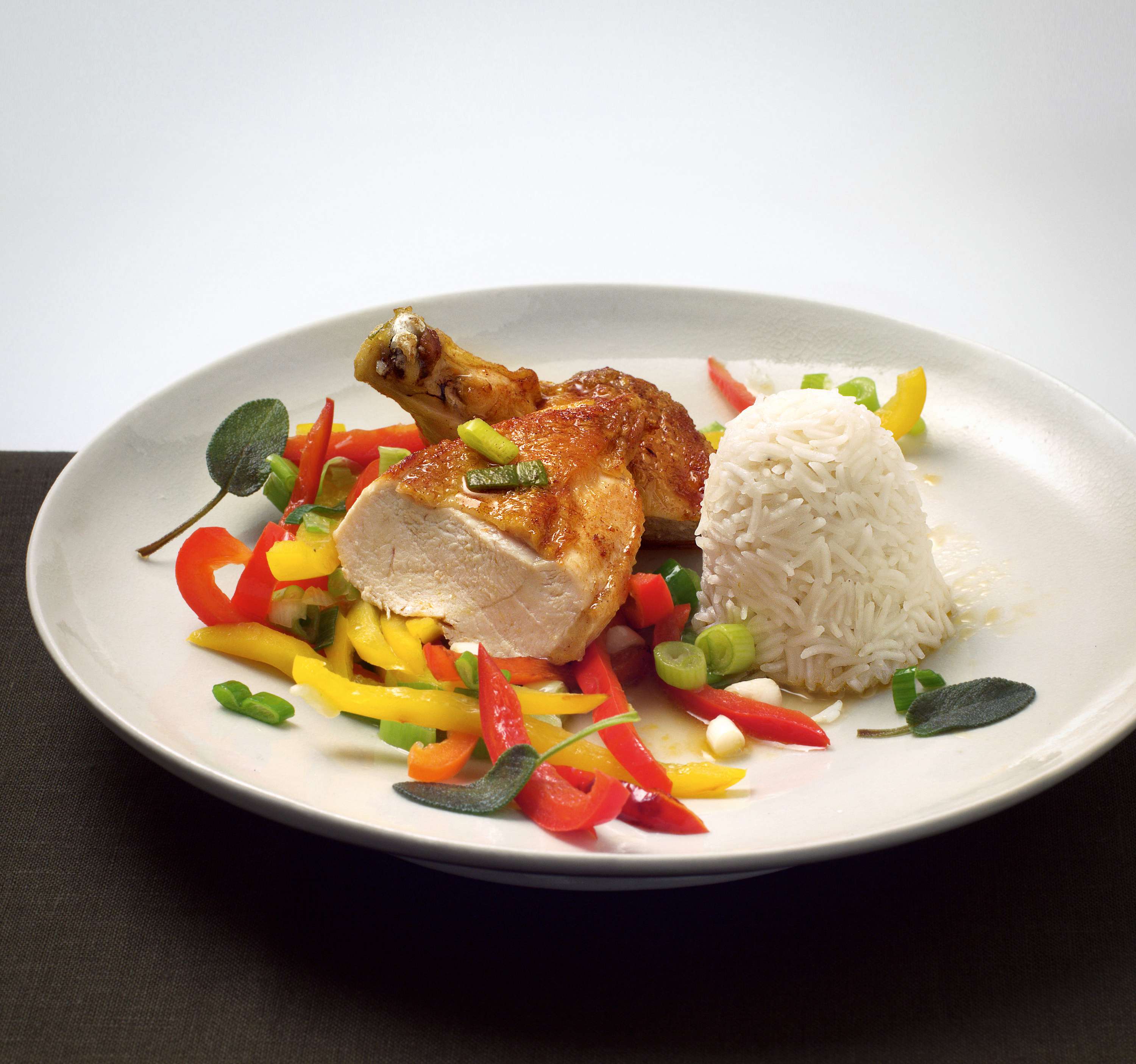 Maispoularde mit Paprikagemüse und Reis - Effilee