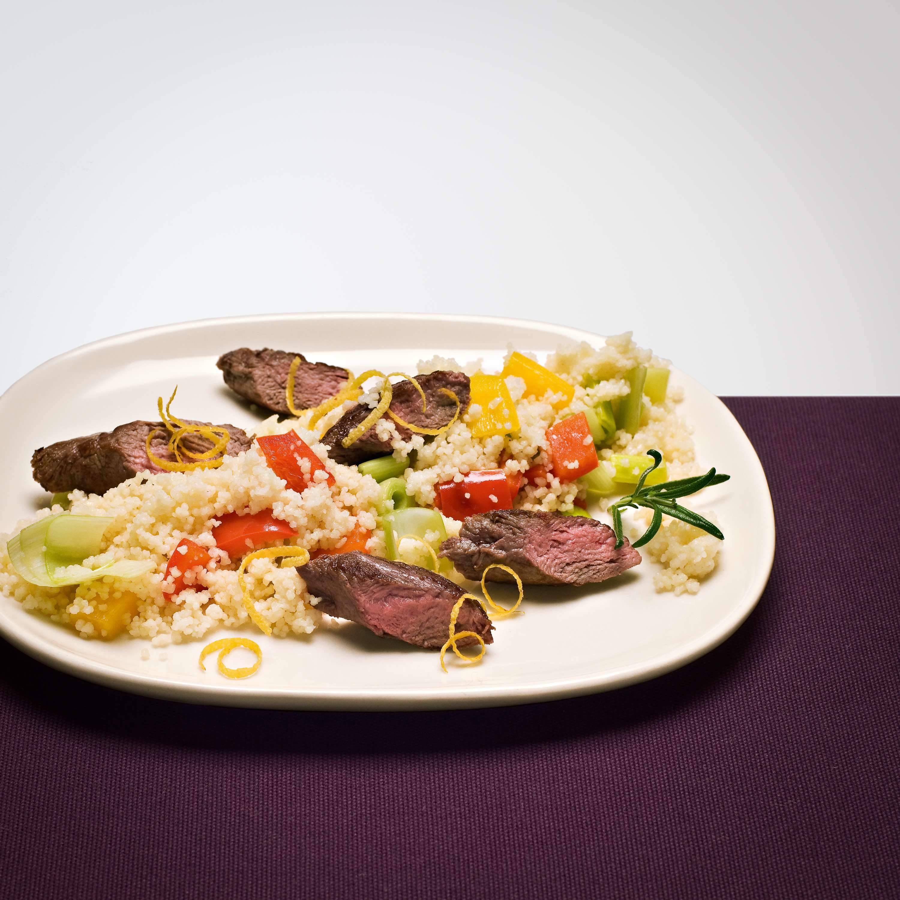 Lauwarmer Couscoussalat mit Lammfilet - Effilee