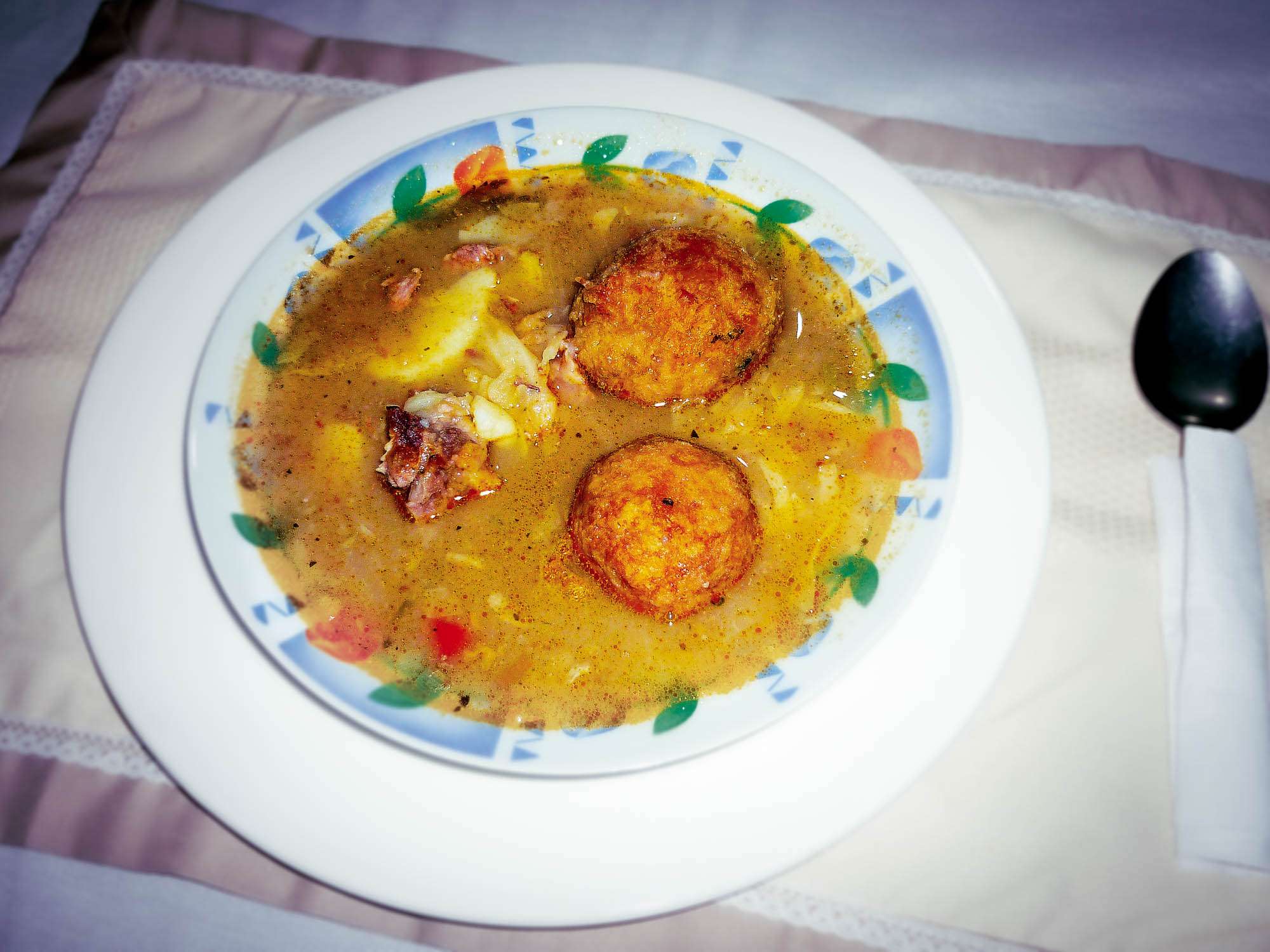 Sopa de Bolones de Verde