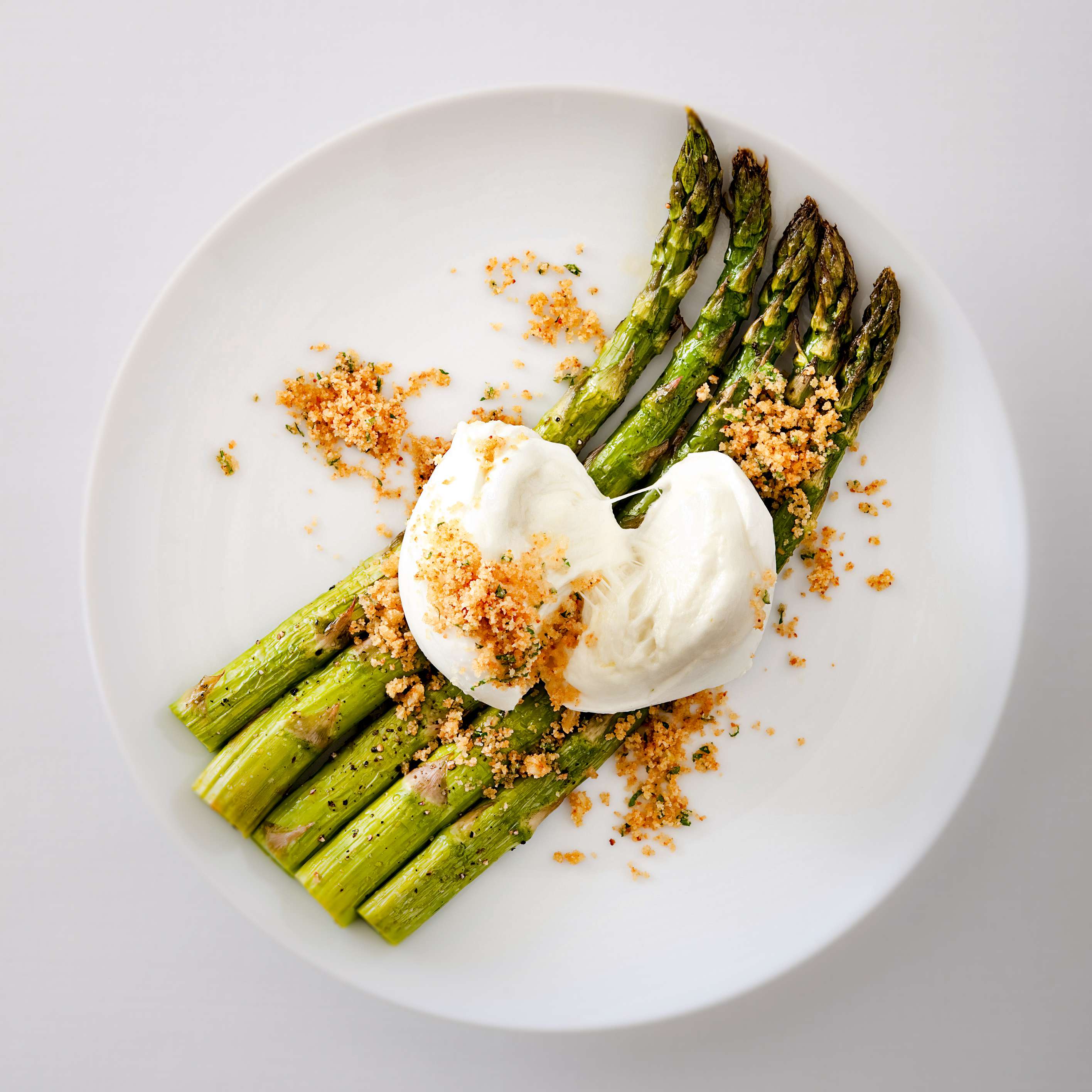 Spargel aus dem Ofen mit Mozzarella