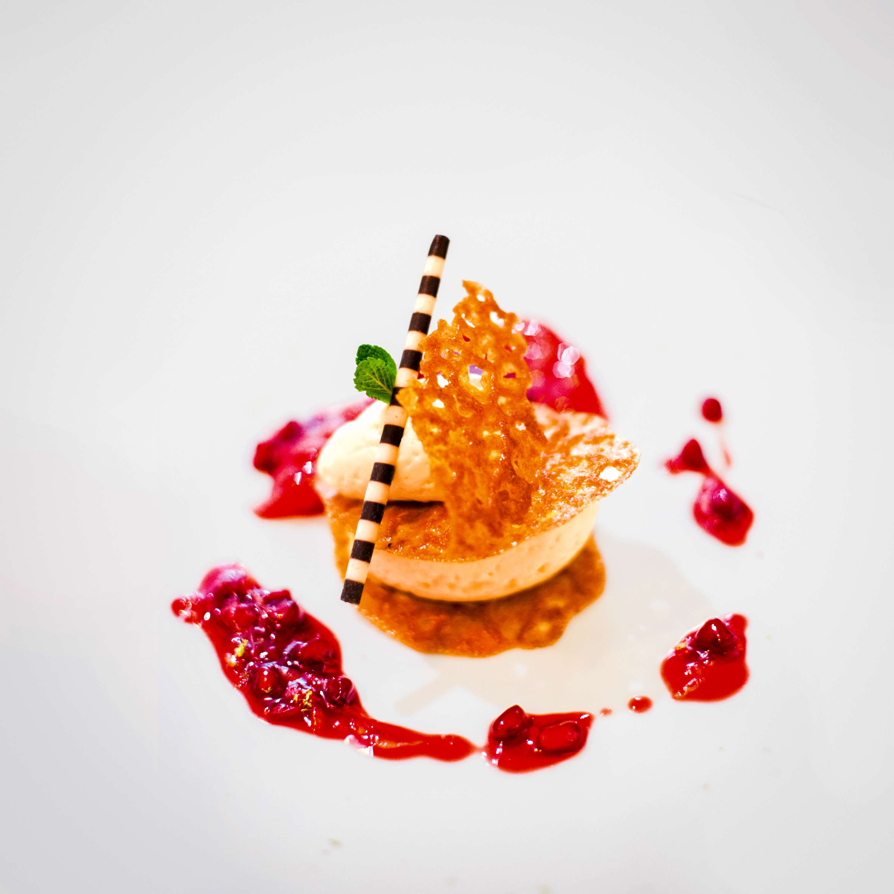 Mille-Feuilles mit weißer Schokoladenmousse - Effilee