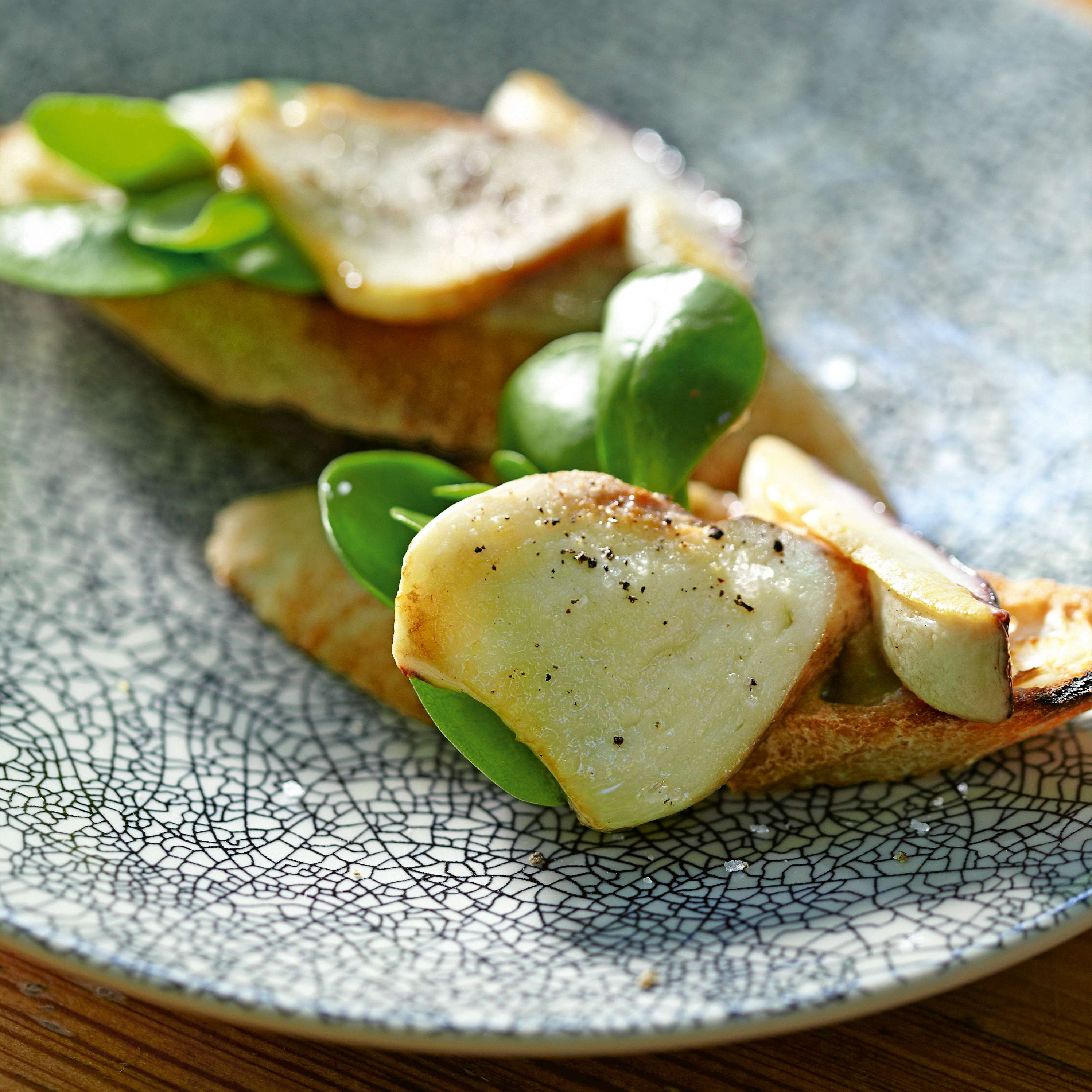 Crostini mit Steinpilz-Pesto