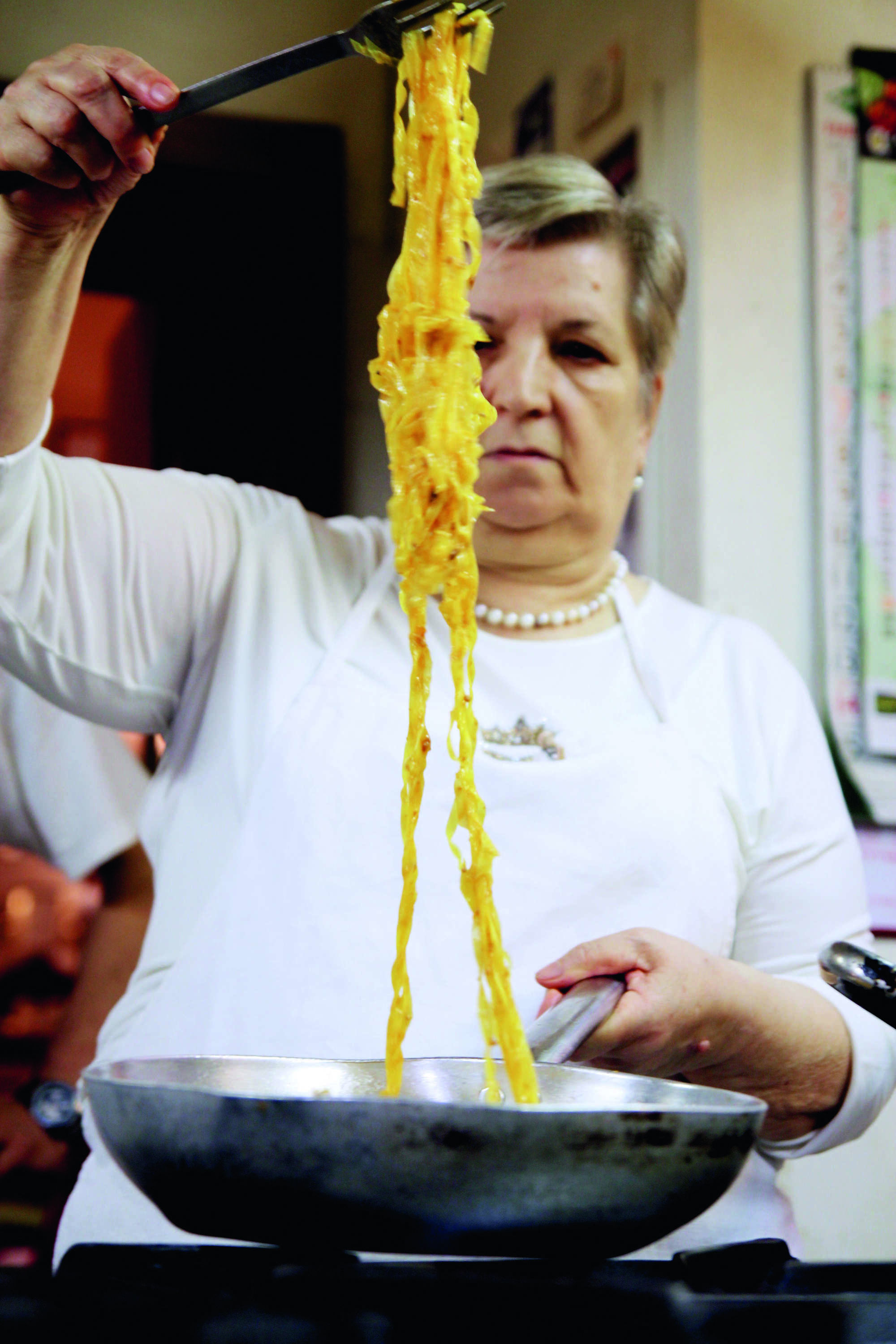 Anna Maria di Monari mit Tagliatelle Bolognese