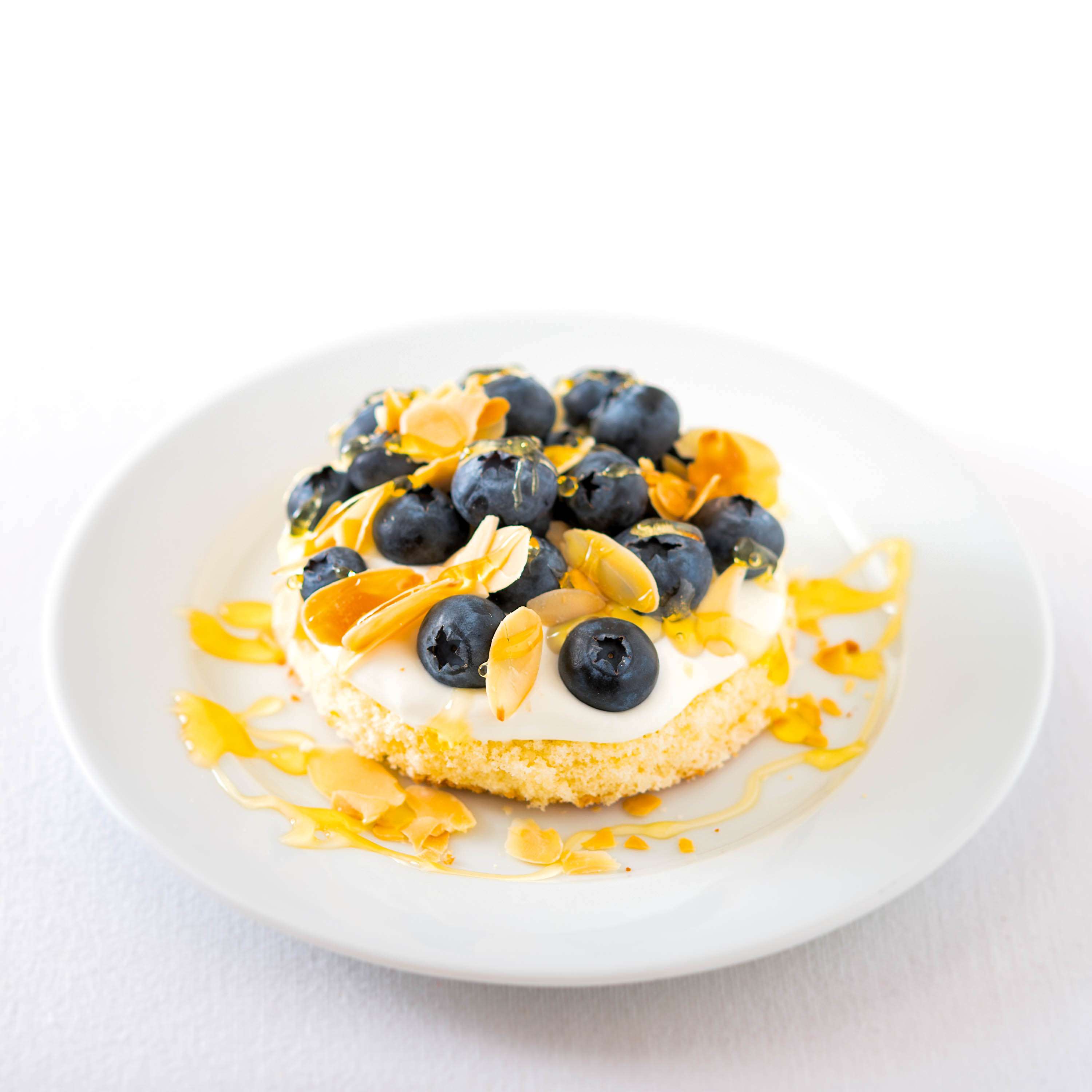 Blaubeertörtchen mit griechischem Joghurt und Blaubeeren