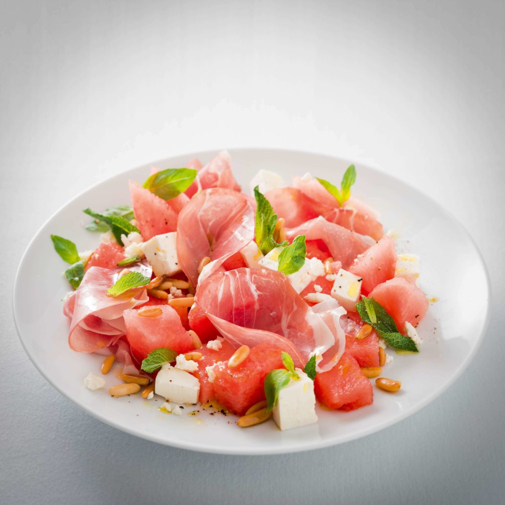 Griechischer Wassermelonensalat mit luftgetrocknetem Schinken und ...