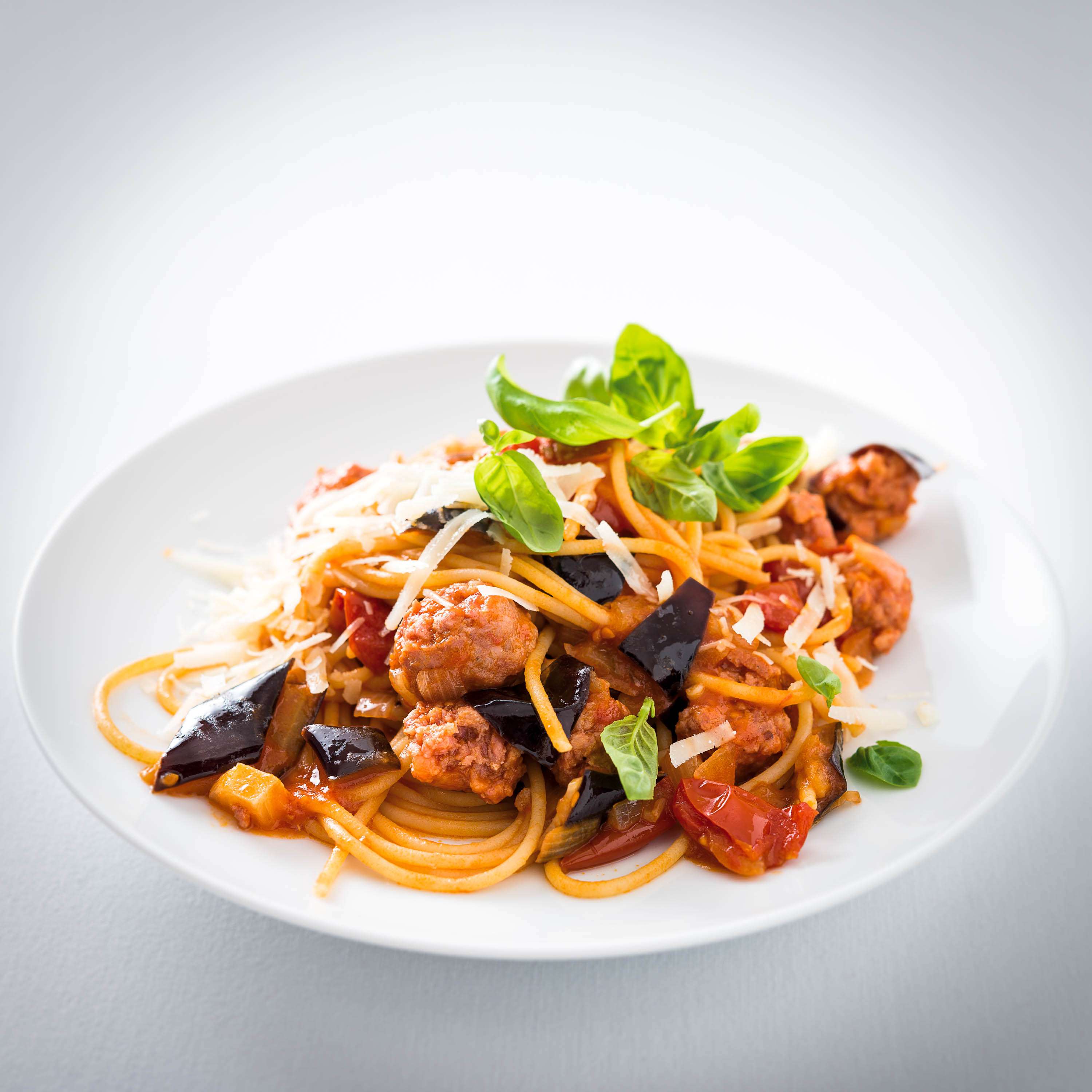 Salsiccia Meatball Marinara Spaghetti mit Aubergine