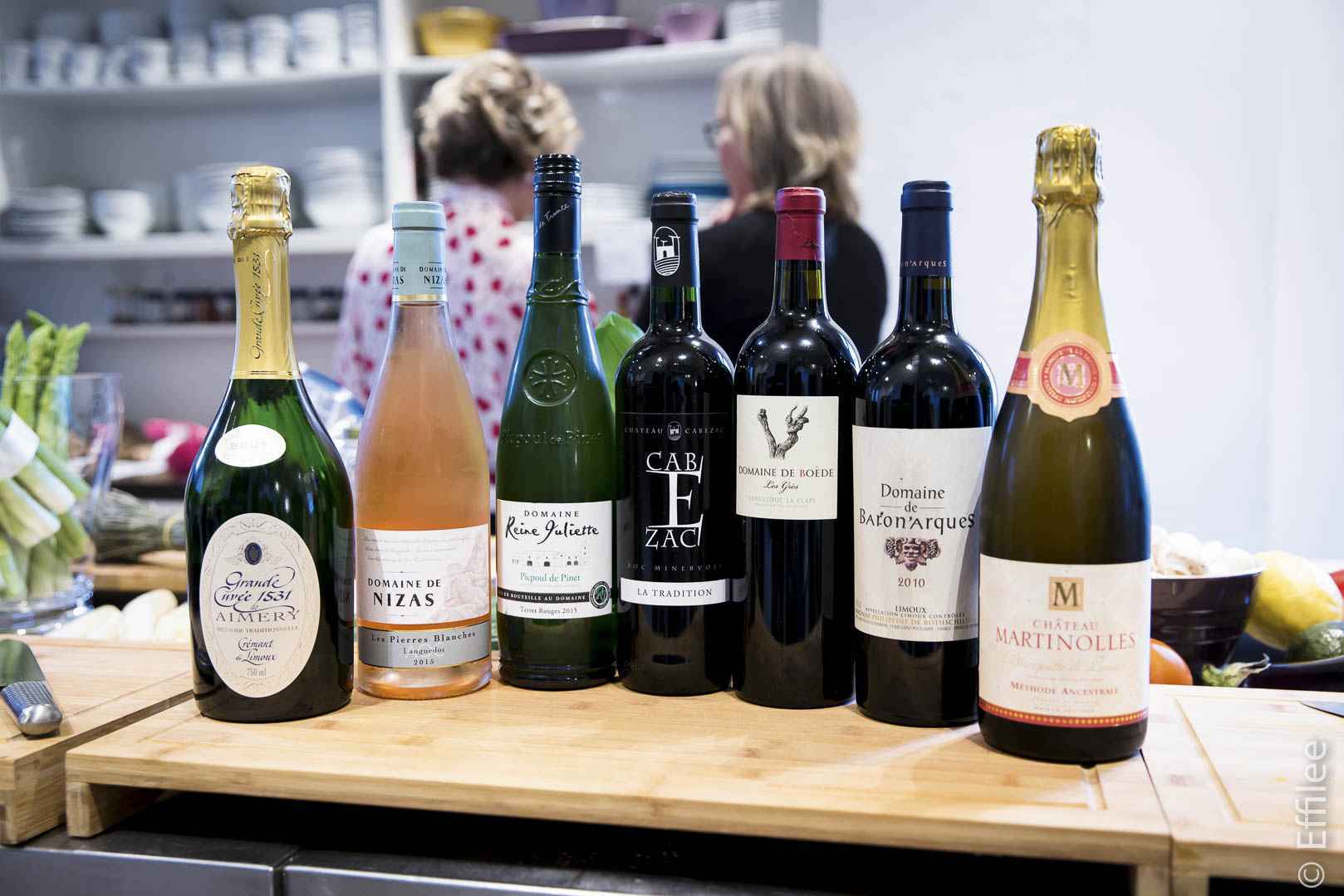 Crémant von Sieur d’Arques, ein Rosé von der Domaine de Nizas und ein Picpoul von Reine Juliette, Rotweine vom Château Cabezac sowie den Domaines de Boède und Baron’Arques und die Blanquette vom Château Martinolles