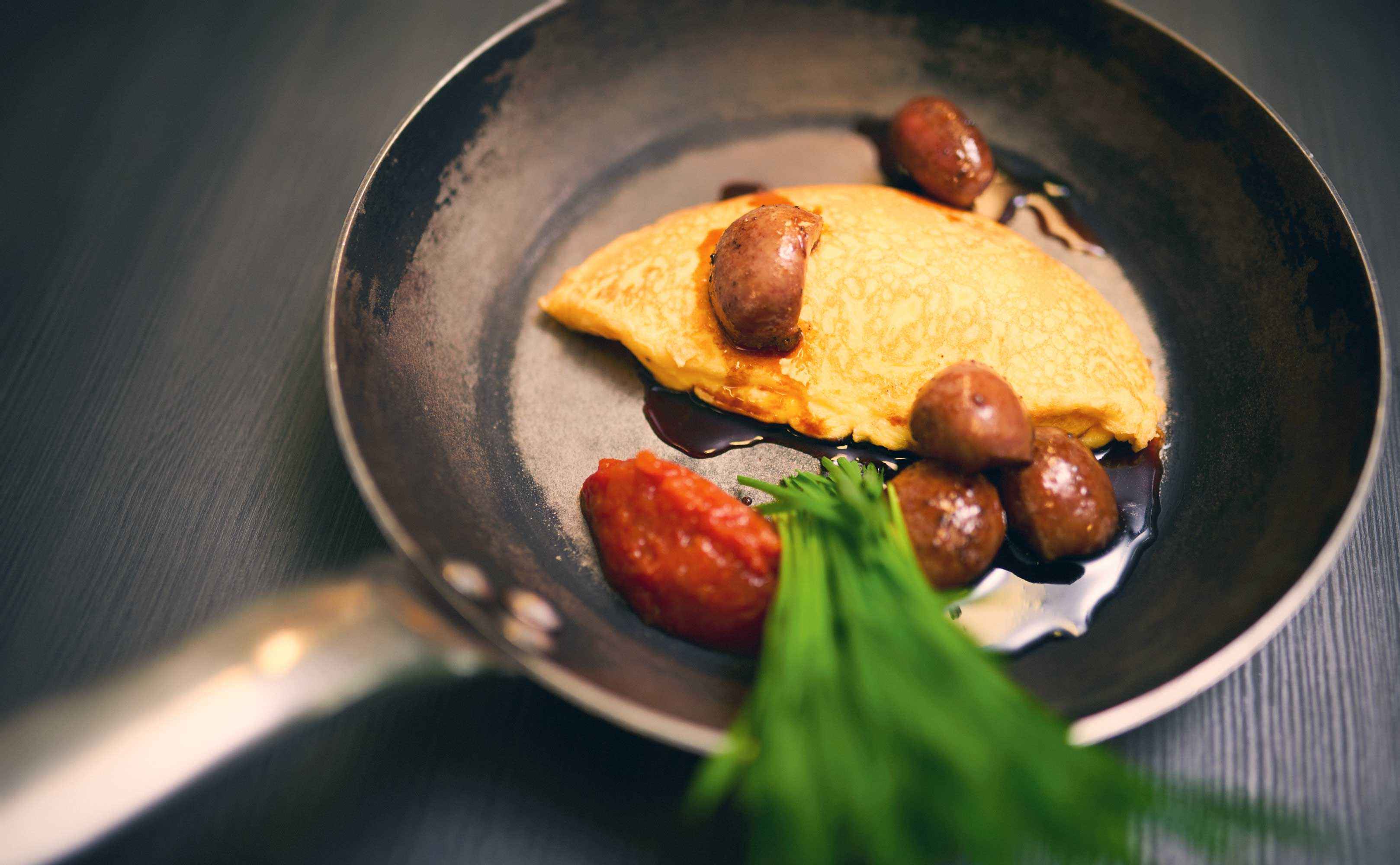 Rezept für Glacierte Kalbsnieren mit Mosto Cotto, Omelette und Weizengras