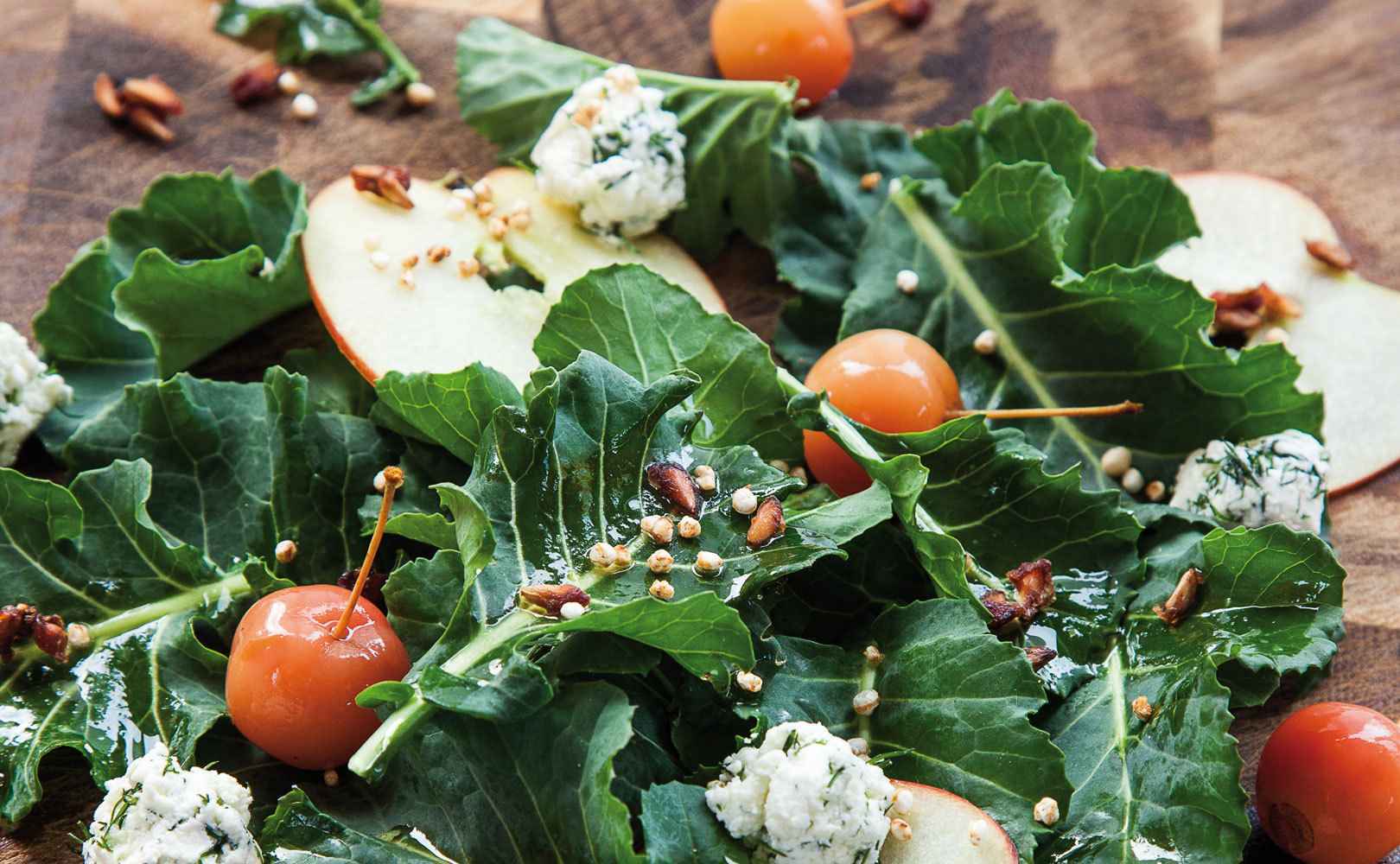 Brokkoliblätter-Salat mit fermentierten Red Sentinel und hausgemachtem Ziegen-ricotta