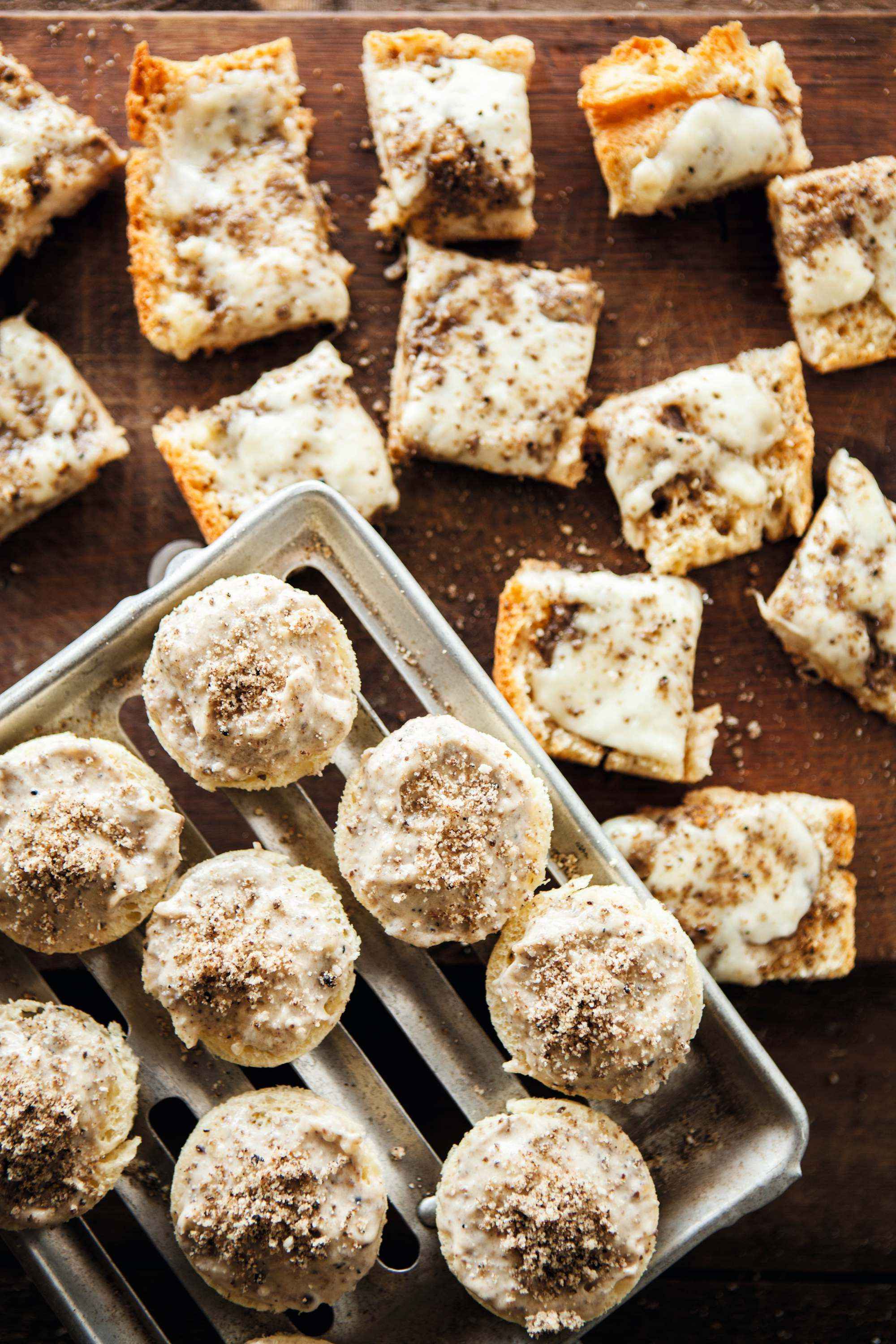 Canapés mit schwarzem Trüffel - Effilee