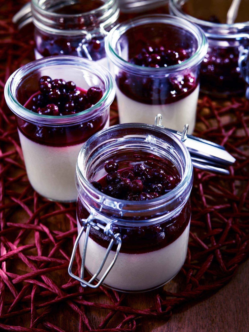 Kokos Panna Cotta mit Blaubeeren - Effilee