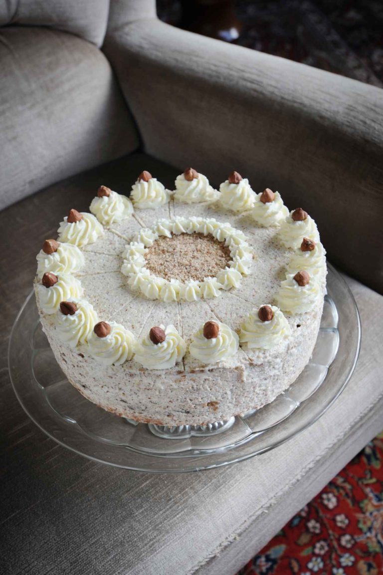 Oma Lenes Sahne-Nuss-Torte - Effilee