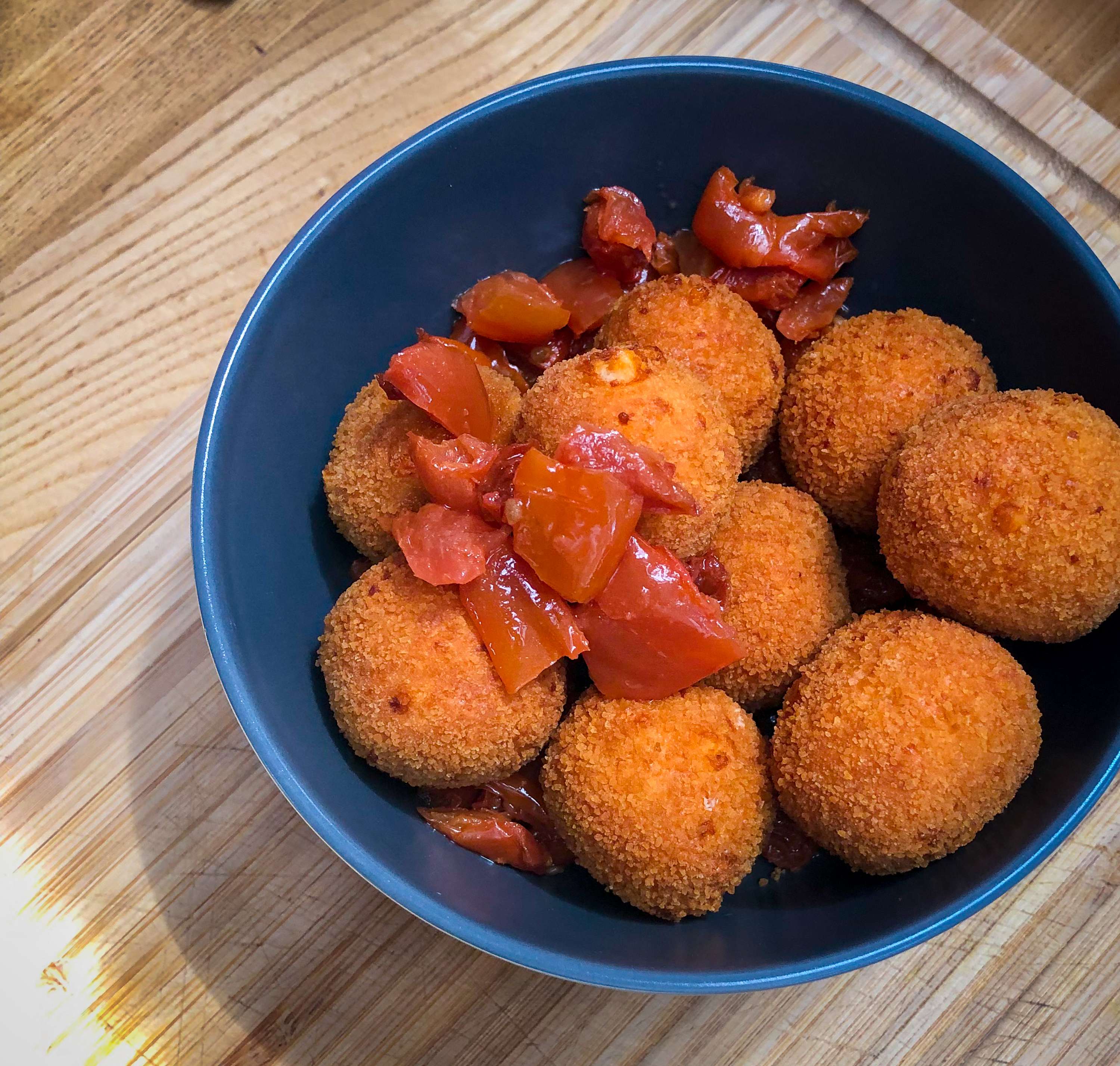 Feta-Kroketten mit halbgedörrten Tomaten