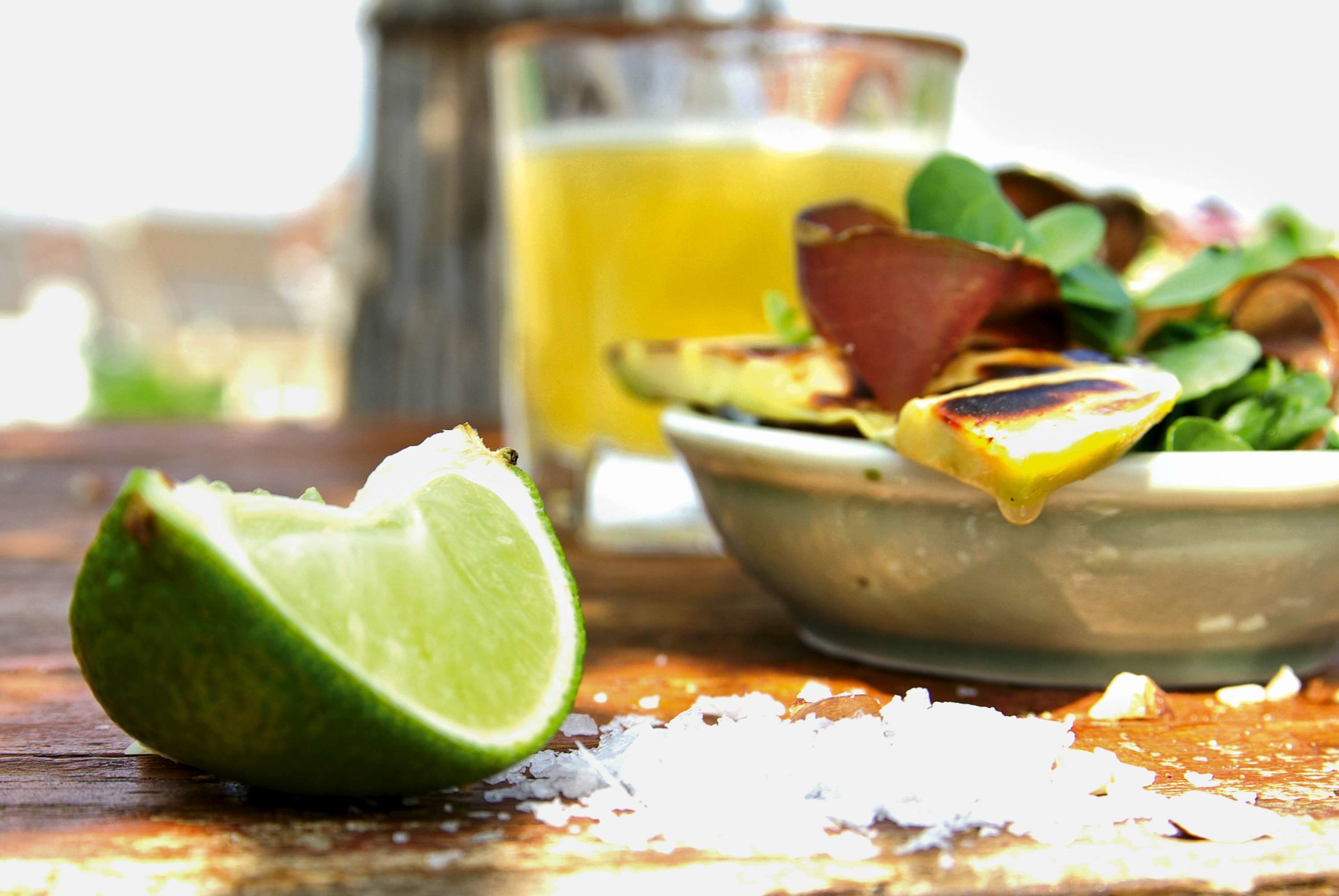 Brunnenkressesalat mit Avocado, Stachelbeeren und Wildschinken - Effilee