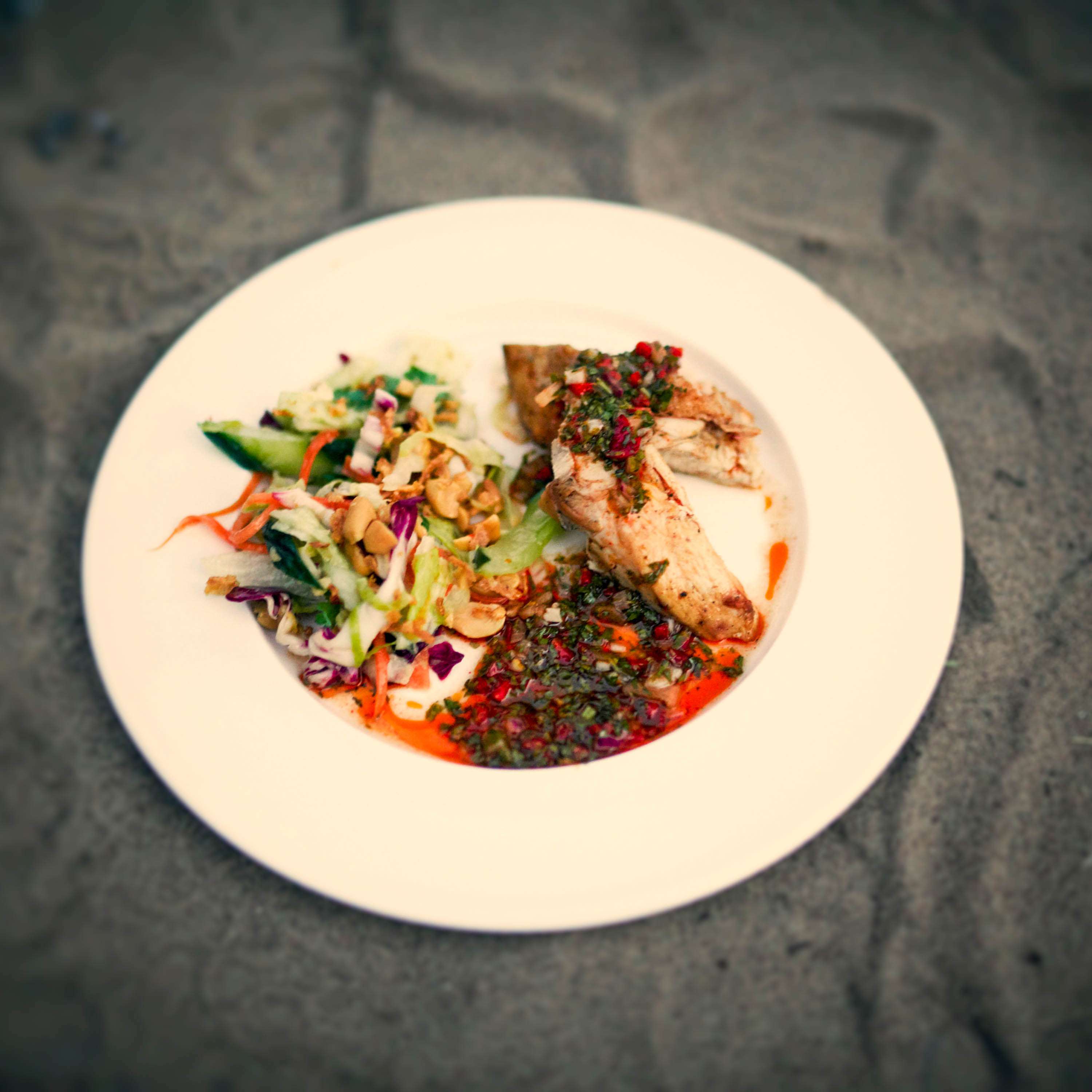 Halbes Hähnchen mit Gado-Gado-Salat