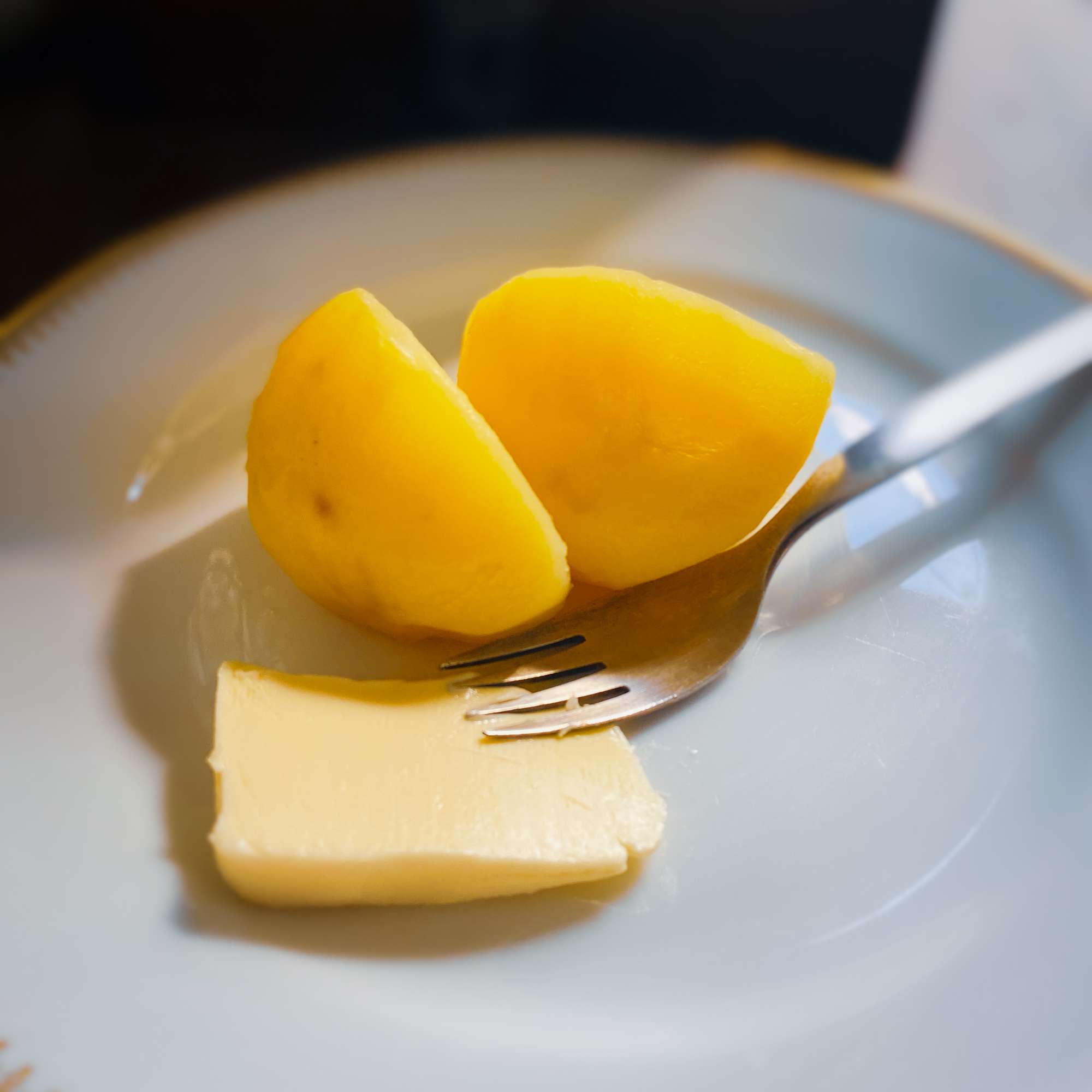 Salzkartoffeln mit guter Butter 