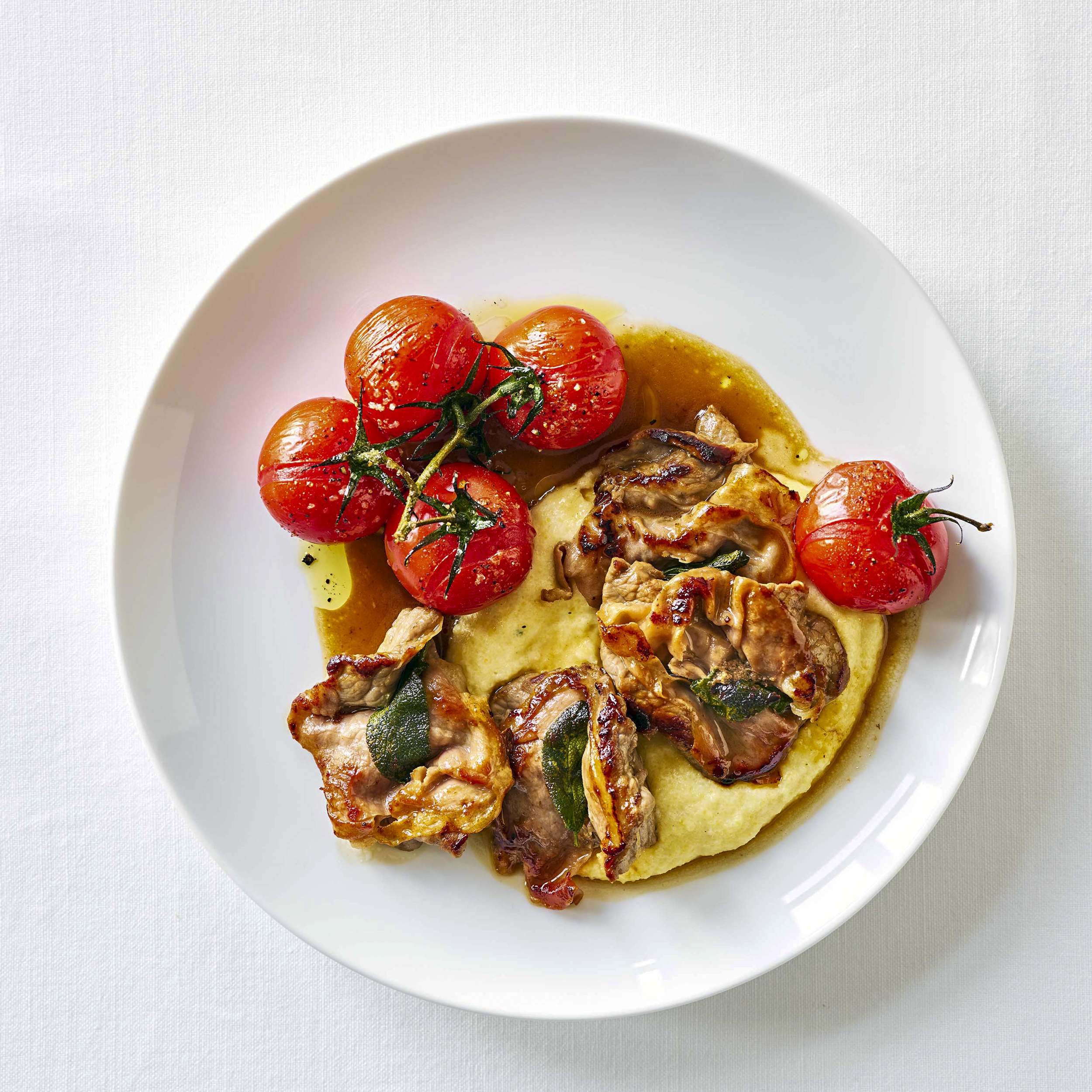 Saltimbocca mit Polenta und Ofentomaten