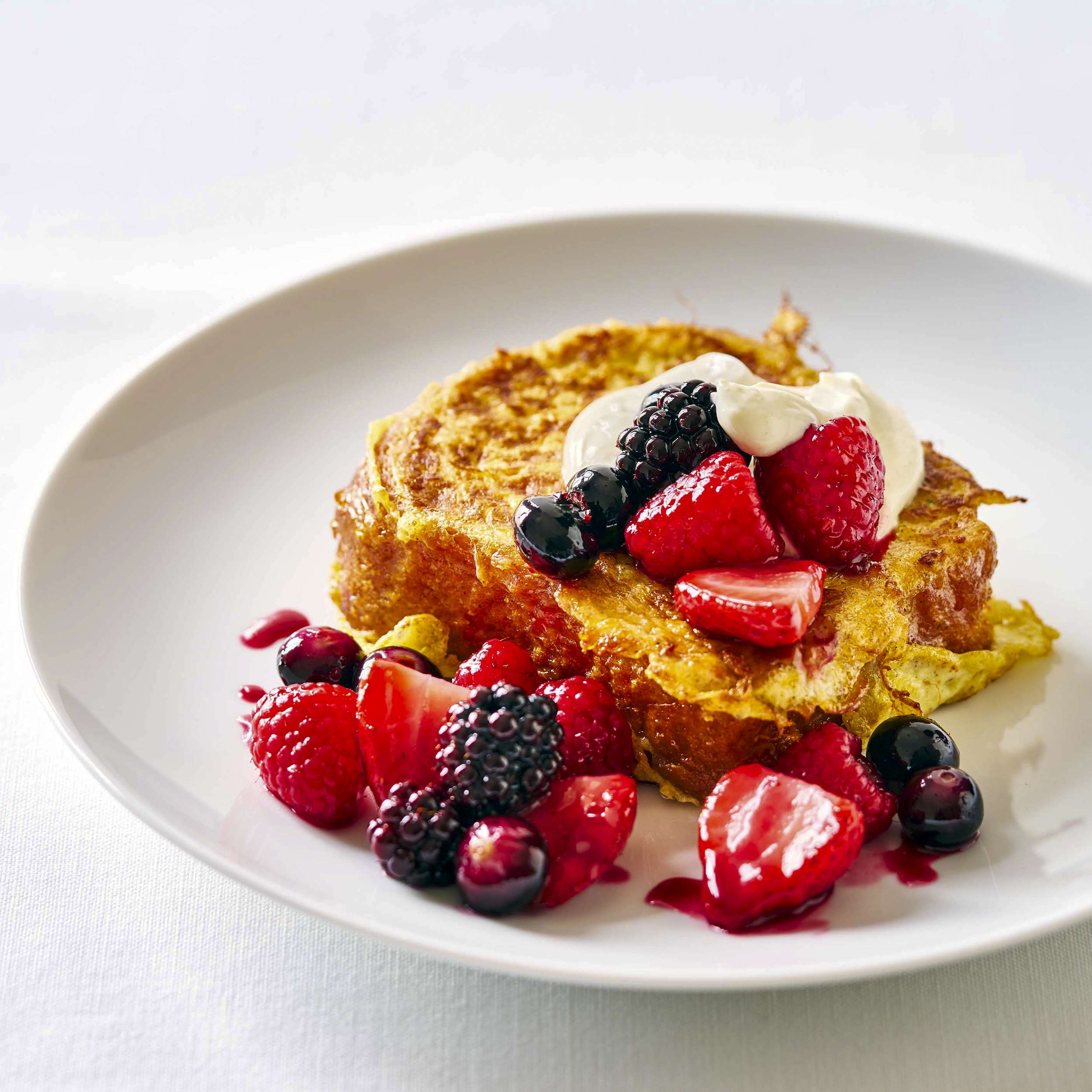 Brioche Armer Ritter mit geschwenkten Beeren