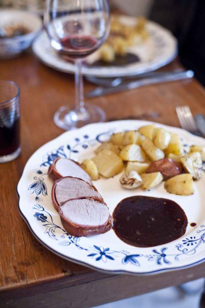Solomillo de Cerdo mit Rosamrinkartoffeln und Sherry-Rotweinsauce