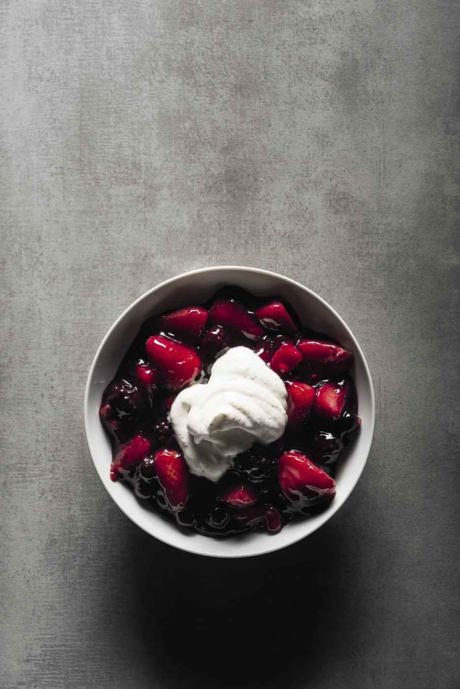 Rezept Deutschstunde: Rote Grütze mit Schlagsahne