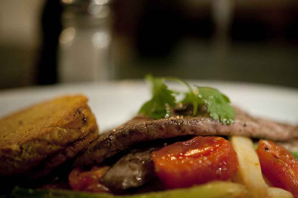 Gegrillte Entenbrust auf Spargelragout mit Teriyakisauce - Effilee