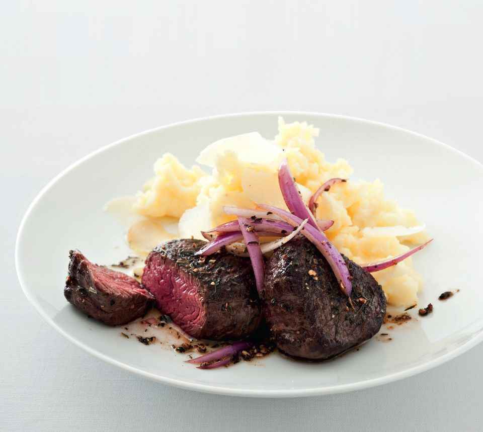 Hirschmedaillons mit Parmesan-Kartoffelstampf - Effilee